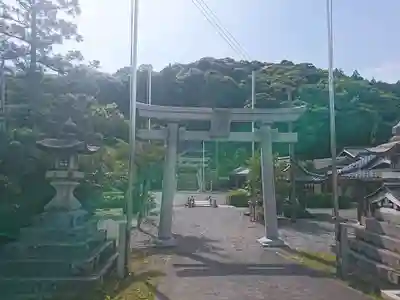 宇波西神社の鳥居