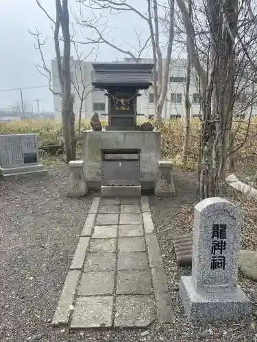 龍神社（釧路厳島神社）の{uncategorized: "未分類", other: "その他", undefined: "問題あり", building: "その他建物", grave: "お墓", sacred_gate: "鳥居", guardian: "狛犬", statue: "像", buddha: "仏像", history: "歴史", nature: "自然", garden: "庭園", animal: "動物", pagoda: "塔", temizu: "手水舎", mountain_gate: "山門・神門", sanctuary: "本殿・本堂", subordinate: "末社・摂社", art: "芸術", scenery: "景色", jizo: "地蔵", ema: "絵馬", goshuin: "御朱印", omikuji: "おみくじ", items: "授与品その他", amulet: "お守り", goshuincho: "御朱印帳", eats: "食事", festival: "お祭り", votive_dance: "神楽", shichigosan: "七五三参", wedding: "結婚式", experience: "体験その他", initially: "初詣", around: "周辺", anti_infection: "感染症対策"}