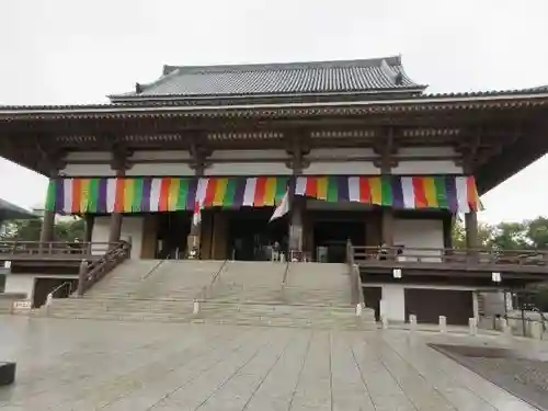 西新井大師総持寺の本殿・本堂
