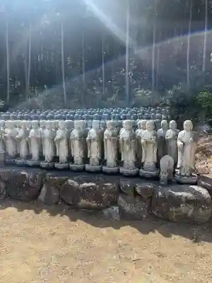 龍泉寺の{uncategorized: "未分類", other: "その他", undefined: "問題あり", building: "その他建物", grave: "お墓", sacred_gate: "鳥居", guardian: "狛犬", statue: "像", buddha: "仏像", history: "歴史", nature: "自然", garden: "庭園", animal: "動物", pagoda: "塔", temizu: "手水舎", mountain_gate: "山門・神門", sanctuary: "本殿・本堂", subordinate: "末社・摂社", art: "芸術", scenery: "景色", jizo: "地蔵", ema: "絵馬", goshuin: "御朱印", omikuji: "おみくじ", items: "授与品その他", amulet: "お守り", goshuincho: "御朱印帳", eats: "食事", festival: "お祭り", votive_dance: "神楽", shichigosan: "七五三参", wedding: "結婚式", experience: "体験その他", initially: "初詣", around: "周辺", anti_infection: "感染症対策"}