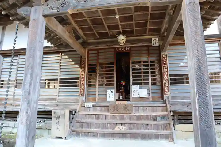 秩父札所三十二番 法性寺の本殿・本堂