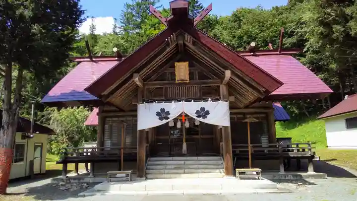 新得神社の本殿・本堂
