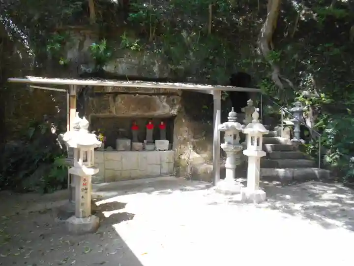 石籠山不動尊(岩屋不動尊)の地蔵