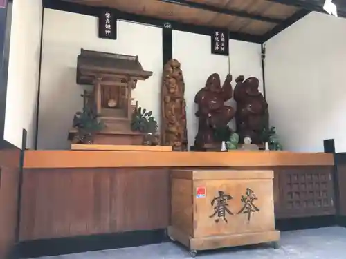 新屋山神社の末社・摂社
