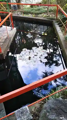 尾曳稲荷神社の庭園