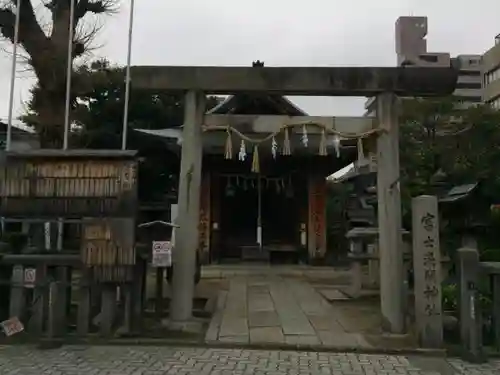 富士浅間神社の鳥居