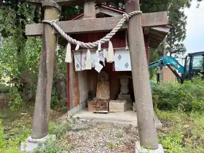 元稲田神社の{uncategorized: "未分類", other: "その他", undefined: "問題あり", building: "その他建物", grave: "お墓", sacred_gate: "鳥居", guardian: "狛犬", statue: "像", buddha: "仏像", history: "歴史", nature: "自然", garden: "庭園", animal: "動物", pagoda: "塔", temizu: "手水舎", mountain_gate: "山門・神門", sanctuary: "本殿・本堂", subordinate: "末社・摂社", art: "芸術", scenery: "景色", jizo: "地蔵", ema: "絵馬", goshuin: "御朱印", omikuji: "おみくじ", items: "授与品その他", amulet: "お守り", goshuincho: "御朱印帳", eats: "食事", festival: "お祭り", votive_dance: "神楽", shichigosan: "七五三参", wedding: "結婚式", experience: "体験その他", initially: "初詣", around: "周辺", anti_infection: "感染症対策"}