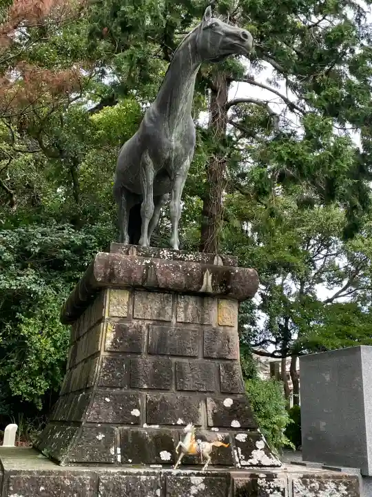 石見国一宮 物部神社の{uncategorized: "未分類", other: "その他", undefined: "問題あり", building: "その他建物", grave: "お墓", sacred_gate: "鳥居", guardian: "狛犬", statue: "像", buddha: "仏像", history: "歴史", nature: "自然", garden: "庭園", animal: "動物", pagoda: "塔", temizu: "手水舎", mountain_gate: "山門・神門", sanctuary: "本殿・本堂", subordinate: "末社・摂社", art: "芸術", scenery: "景色", jizo: "地蔵", ema: "絵馬", goshuin: "御朱印", omikuji: "おみくじ", items: "授与品その他", amulet: "お守り", goshuincho: "御朱印帳", eats: "食事", festival: "お祭り", votive_dance: "神楽", shichigosan: "七五三参", wedding: "結婚式", experience: "体験その他", initially: "初詣", around: "周辺", anti_infection: "感染症対策"}