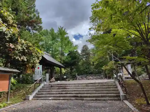 上川神社の庭園