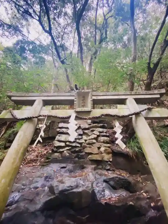 龍鎮神社の{uncategorized: "未分類", other: "その他", undefined: "問題あり", building: "その他建物", grave: "お墓", sacred_gate: "鳥居", guardian: "狛犬", statue: "像", buddha: "仏像", history: "歴史", nature: "自然", garden: "庭園", animal: "動物", pagoda: "塔", temizu: "手水舎", mountain_gate: "山門・神門", sanctuary: "本殿・本堂", subordinate: "末社・摂社", art: "芸術", scenery: "景色", jizo: "地蔵", ema: "絵馬", goshuin: "御朱印", omikuji: "おみくじ", items: "授与品その他", amulet: "お守り", goshuincho: "御朱印帳", eats: "食事", festival: "お祭り", votive_dance: "神楽", shichigosan: "七五三参", wedding: "結婚式", experience: "体験その他", initially: "初詣", around: "周辺", anti_infection: "感染症対策"}
