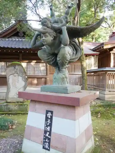 尾山神社の像