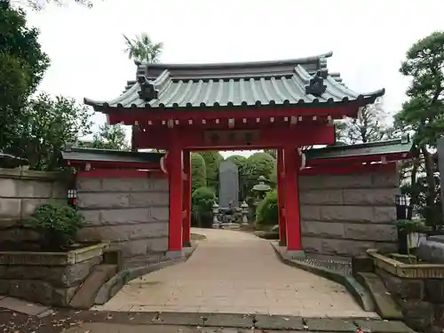 眞徳寺の山門