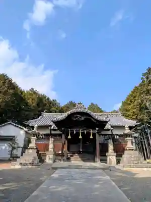 神前神社の{uncategorized: "未分類", other: "その他", undefined: "問題あり", building: "その他建物", grave: "お墓", sacred_gate: "鳥居", guardian: "狛犬", statue: "像", buddha: "仏像", history: "歴史", nature: "自然", garden: "庭園", animal: "動物", pagoda: "塔", temizu: "手水舎", mountain_gate: "山門・神門", sanctuary: "本殿・本堂", subordinate: "末社・摂社", art: "芸術", scenery: "景色", jizo: "地蔵", ema: "絵馬", goshuin: "御朱印", omikuji: "おみくじ", items: "授与品その他", amulet: "お守り", goshuincho: "御朱印帳", eats: "食事", festival: "お祭り", votive_dance: "神楽", shichigosan: "七五三参", wedding: "結婚式", experience: "体験その他", initially: "初詣", around: "周辺", anti_infection: "感染症対策"}