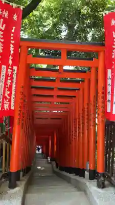山王稲荷神社(日枝神社末社)の{uncategorized: "未分類", other: "その他", undefined: "問題あり", building: "その他建物", grave: "お墓", sacred_gate: "鳥居", guardian: "狛犬", statue: "像", buddha: "仏像", history: "歴史", nature: "自然", garden: "庭園", animal: "動物", pagoda: "塔", temizu: "手水舎", mountain_gate: "山門・神門", sanctuary: "本殿・本堂", subordinate: "末社・摂社", art: "芸術", scenery: "景色", jizo: "地蔵", ema: "絵馬", goshuin: "御朱印", omikuji: "おみくじ", items: "授与品その他", amulet: "お守り", goshuincho: "御朱印帳", eats: "食事", festival: "お祭り", votive_dance: "神楽", shichigosan: "七五三参", wedding: "結婚式", experience: "体験その他", initially: "初詣", around: "周辺", anti_infection: "感染症対策"}