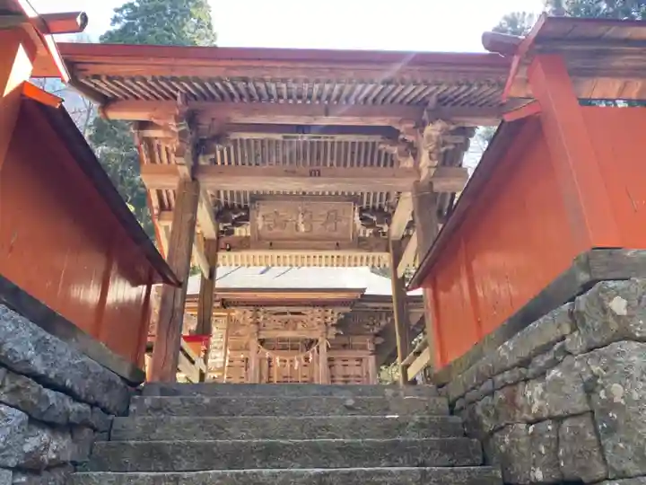 丹内山神社の山門・神門