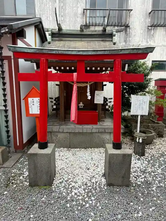 神明神社の{uncategorized: "未分類", other: "その他", undefined: "問題あり", building: "その他建物", grave: "お墓", sacred_gate: "鳥居", guardian: "狛犬", statue: "像", buddha: "仏像", history: "歴史", nature: "自然", garden: "庭園", animal: "動物", pagoda: "塔", temizu: "手水舎", mountain_gate: "山門・神門", sanctuary: "本殿・本堂", subordinate: "末社・摂社", art: "芸術", scenery: "景色", jizo: "地蔵", ema: "絵馬", goshuin: "御朱印", omikuji: "おみくじ", items: "授与品その他", amulet: "お守り", goshuincho: "御朱印帳", eats: "食事", festival: "お祭り", votive_dance: "神楽", shichigosan: "七五三参", wedding: "結婚式", experience: "体験その他", initially: "初詣", around: "周辺", anti_infection: "感染症対策"}