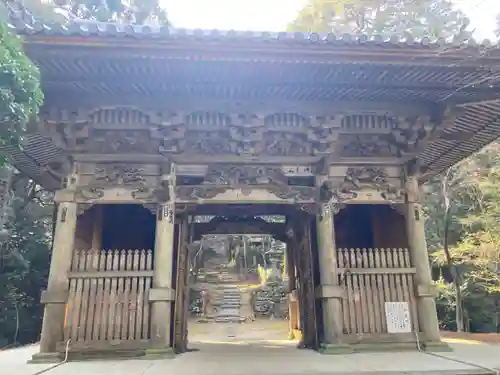 西山興隆寺の山門