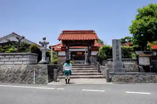 嶺松院の山門・神門
