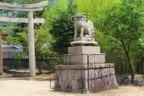 八岩華神社の狛犬