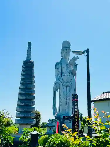 前橋厄除大師 蓮花院の{uncategorized: "未分類", other: "その他", undefined: "問題あり", building: "その他建物", grave: "お墓", sacred_gate: "鳥居", guardian: "狛犬", statue: "像", buddha: "仏像", history: "歴史", nature: "自然", garden: "庭園", animal: "動物", pagoda: "塔", temizu: "手水舎", mountain_gate: "山門・神門", sanctuary: "本殿・本堂", subordinate: "末社・摂社", art: "芸術", scenery: "景色", jizo: "地蔵", ema: "絵馬", goshuin: "御朱印", omikuji: "おみくじ", items: "授与品その他", amulet: "お守り", goshuincho: "御朱印帳", eats: "食事", festival: "お祭り", votive_dance: "神楽", shichigosan: "七五三参", wedding: "結婚式", experience: "体験その他", initially: "初詣", around: "周辺", anti_infection: "感染症対策"}