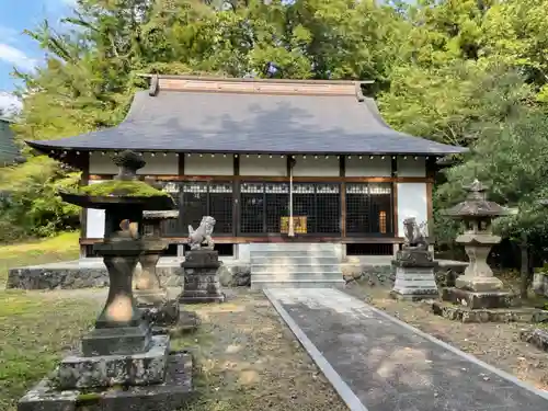 諏訪春日神社の本殿