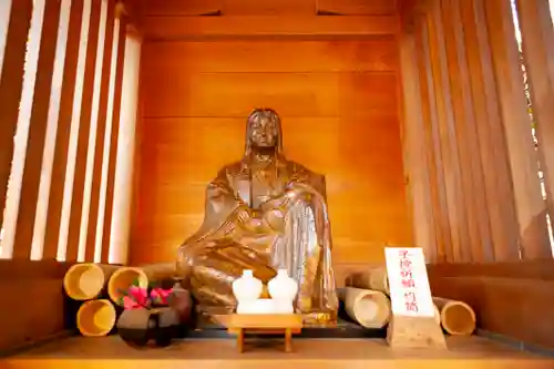 子安神社の像