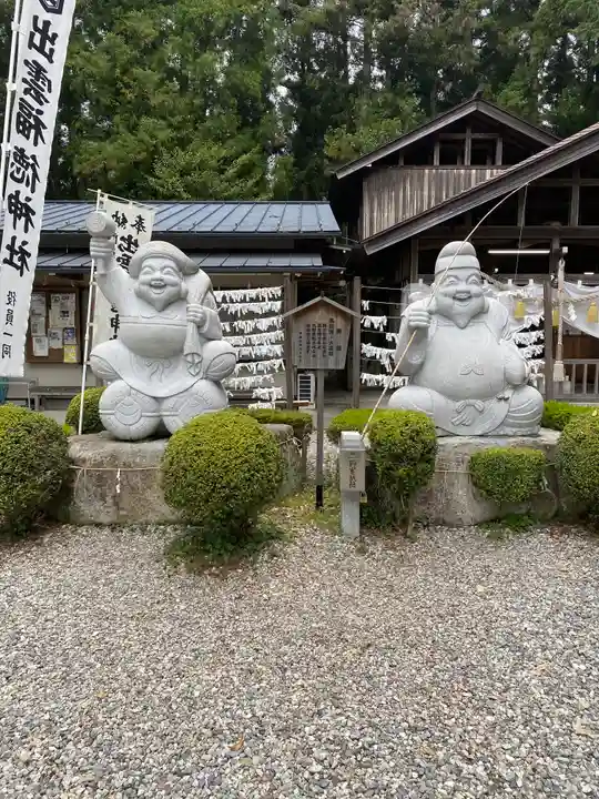 出雲福徳神社の像
