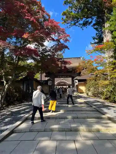 高野山金剛峯寺の山門・神門