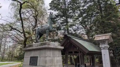 帯廣神社の像