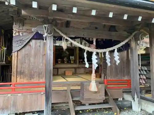 浅岸薬師神社の本殿