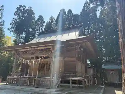 角館総鎮守 神明社の{uncategorized: "未分類", other: "その他", undefined: "問題あり", building: "その他建物", grave: "お墓", sacred_gate: "鳥居", guardian: "狛犬", statue: "像", buddha: "仏像", history: "歴史", nature: "自然", garden: "庭園", animal: "動物", pagoda: "塔", temizu: "手水舎", mountain_gate: "山門・神門", sanctuary: "本殿・本堂", subordinate: "末社・摂社", art: "芸術", scenery: "景色", jizo: "地蔵", ema: "絵馬", goshuin: "御朱印", omikuji: "おみくじ", items: "授与品その他", amulet: "お守り", goshuincho: "御朱印帳", eats: "食事", festival: "お祭り", votive_dance: "神楽", shichigosan: "七五三参", wedding: "結婚式", experience: "体験その他", initially: "初詣", around: "周辺", anti_infection: "感染症対策"}