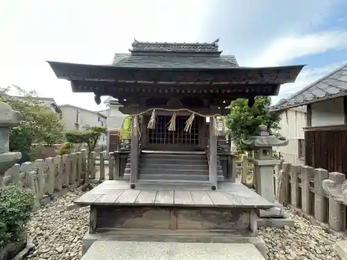 石原神社 (祇園社)の{uncategorized: "未分類", other: "その他", undefined: "問題あり", building: "その他建物", grave: "お墓", sacred_gate: "鳥居", guardian: "狛犬", statue: "像", buddha: "仏像", history: "歴史", nature: "自然", garden: "庭園", animal: "動物", pagoda: "塔", temizu: "手水舎", mountain_gate: "山門・神門", sanctuary: "本殿・本堂", subordinate: "末社・摂社", art: "芸術", scenery: "景色", jizo: "地蔵", ema: "絵馬", goshuin: "御朱印", omikuji: "おみくじ", items: "授与品その他", amulet: "お守り", goshuincho: "御朱印帳", eats: "食事", festival: "お祭り", votive_dance: "神楽", shichigosan: "七五三参", wedding: "結婚式", experience: "体験その他", initially: "初詣", around: "周辺", anti_infection: "感染症対策"}
