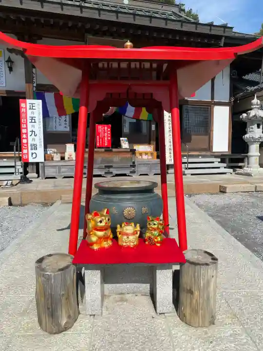 寺岡山元三大師の{uncategorized: "未分類", other: "その他", undefined: "問題あり", building: "その他建物", grave: "お墓", sacred_gate: "鳥居", guardian: "狛犬", statue: "像", buddha: "仏像", history: "歴史", nature: "自然", garden: "庭園", animal: "動物", pagoda: "塔", temizu: "手水舎", mountain_gate: "山門・神門", sanctuary: "本殿・本堂", subordinate: "末社・摂社", art: "芸術", scenery: "景色", jizo: "地蔵", ema: "絵馬", goshuin: "御朱印", omikuji: "おみくじ", items: "授与品その他", amulet: "お守り", goshuincho: "御朱印帳", eats: "食事", festival: "お祭り", votive_dance: "神楽", shichigosan: "七五三参", wedding: "結婚式", experience: "体験その他", initially: "初詣", around: "周辺", anti_infection: "感染症対策"}