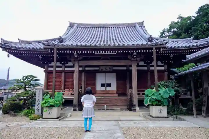 西方寺の本殿・本堂
