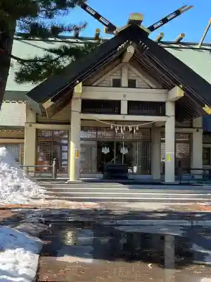 江別神社の{uncategorized: "未分類", other: "その他", undefined: "問題あり", building: "その他建物", grave: "お墓", sacred_gate: "鳥居", guardian: "狛犬", statue: "像", buddha: "仏像", history: "歴史", nature: "自然", garden: "庭園", animal: "動物", pagoda: "塔", temizu: "手水舎", mountain_gate: "山門・神門", sanctuary: "本殿・本堂", subordinate: "末社・摂社", art: "芸術", scenery: "景色", jizo: "地蔵", ema: "絵馬", goshuin: "御朱印", omikuji: "おみくじ", items: "授与品その他", amulet: "お守り", goshuincho: "御朱印帳", eats: "食事", festival: "お祭り", votive_dance: "神楽", shichigosan: "七五三参", wedding: "結婚式", experience: "体験その他", initially: "初詣", around: "周辺", anti_infection: "感染症対策"}