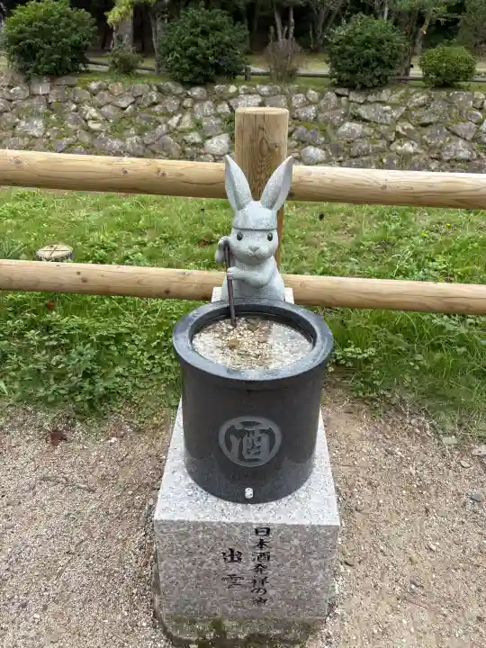 出雲大社の{uncategorized: "未分類", other: "その他", undefined: "問題あり", building: "その他建物", grave: "お墓", sacred_gate: "鳥居", guardian: "狛犬", statue: "像", buddha: "仏像", history: "歴史", nature: "自然", garden: "庭園", animal: "動物", pagoda: "塔", temizu: "手水舎", mountain_gate: "山門・神門", sanctuary: "本殿・本堂", subordinate: "末社・摂社", art: "芸術", scenery: "景色", jizo: "地蔵", ema: "絵馬", goshuin: "御朱印", omikuji: "おみくじ", items: "授与品その他", amulet: "お守り", goshuincho: "御朱印帳", eats: "食事", festival: "お祭り", votive_dance: "神楽", shichigosan: "七五三参", wedding: "結婚式", experience: "体験その他", initially: "初詣", around: "周辺", anti_infection: "感染症対策"}