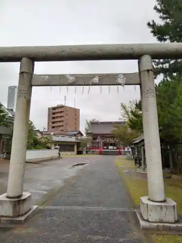 三社神社の鳥居