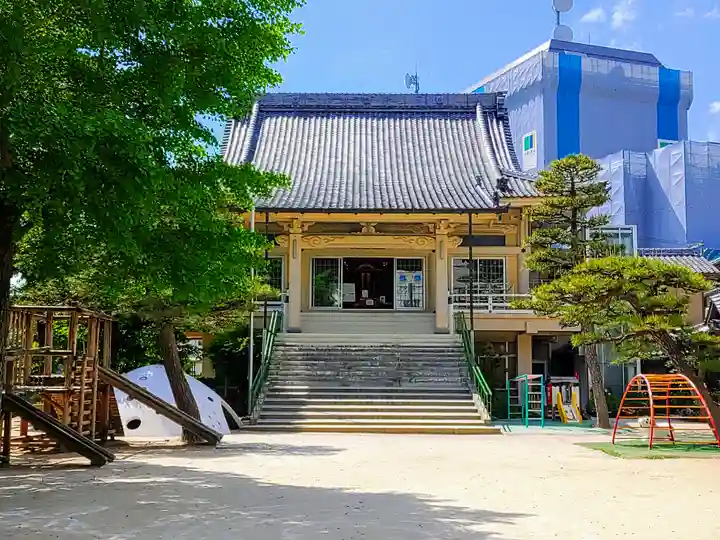 万徳寺の本殿・本堂