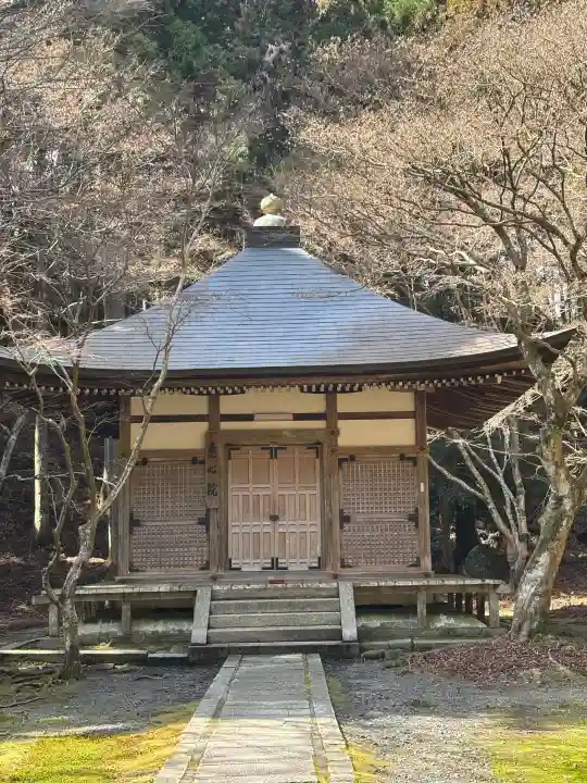 比叡山延暦寺の{uncategorized: "未分類", other: "その他", undefined: "問題あり", building: "その他建物", grave: "お墓", sacred_gate: "鳥居", guardian: "狛犬", statue: "像", buddha: "仏像", history: "歴史", nature: "自然", garden: "庭園", animal: "動物", pagoda: "塔", temizu: "手水舎", mountain_gate: "山門・神門", sanctuary: "本殿・本堂", subordinate: "末社・摂社", art: "芸術", scenery: "景色", jizo: "地蔵", ema: "絵馬", goshuin: "御朱印", omikuji: "おみくじ", items: "授与品その他", amulet: "お守り", goshuincho: "御朱印帳", eats: "食事", festival: "お祭り", votive_dance: "神楽", shichigosan: "七五三参", wedding: "結婚式", experience: "体験その他", initially: "初詣", around: "周辺", anti_infection: "感染症対策"}