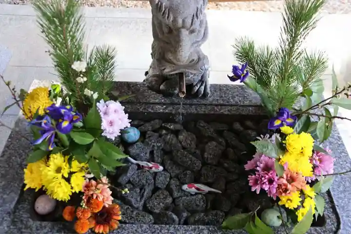 滑川神社 - 仕事と子どもの守り神の手水舎