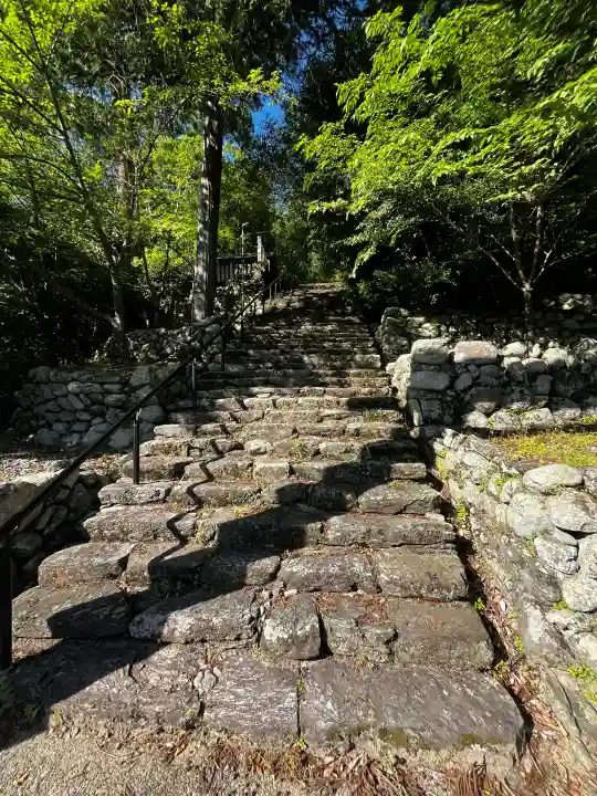 大名持神社の{uncategorized: "未分類", other: "その他", undefined: "問題あり", building: "その他建物", grave: "お墓", sacred_gate: "鳥居", guardian: "狛犬", statue: "像", buddha: "仏像", history: "歴史", nature: "自然", garden: "庭園", animal: "動物", pagoda: "塔", temizu: "手水舎", mountain_gate: "山門・神門", sanctuary: "本殿・本堂", subordinate: "末社・摂社", art: "芸術", scenery: "景色", jizo: "地蔵", ema: "絵馬", goshuin: "御朱印", omikuji: "おみくじ", items: "授与品その他", amulet: "お守り", goshuincho: "御朱印帳", eats: "食事", festival: "お祭り", votive_dance: "神楽", shichigosan: "七五三参", wedding: "結婚式", experience: "体験その他", initially: "初詣", around: "周辺", anti_infection: "感染症対策"}