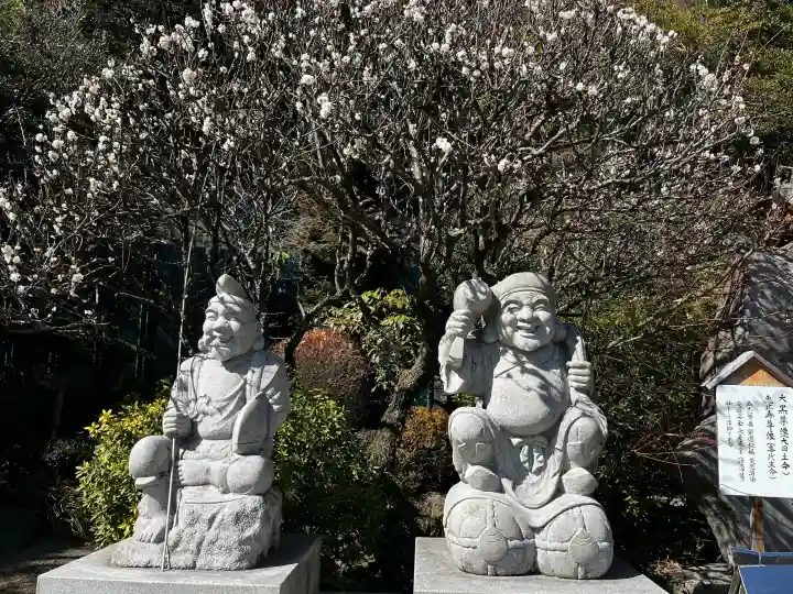 武州柿生琴平神社の{uncategorized: "未分類", other: "その他", undefined: "問題あり", building: "その他建物", grave: "お墓", sacred_gate: "鳥居", guardian: "狛犬", statue: "像", buddha: "仏像", history: "歴史", nature: "自然", garden: "庭園", animal: "動物", pagoda: "塔", temizu: "手水舎", mountain_gate: "山門・神門", sanctuary: "本殿・本堂", subordinate: "末社・摂社", art: "芸術", scenery: "景色", jizo: "地蔵", ema: "絵馬", goshuin: "御朱印", omikuji: "おみくじ", items: "授与品その他", amulet: "お守り", goshuincho: "御朱印帳", eats: "食事", festival: "お祭り", votive_dance: "神楽", shichigosan: "七五三参", wedding: "結婚式", experience: "体験その他", initially: "初詣", around: "周辺", anti_infection: "感染症対策"}