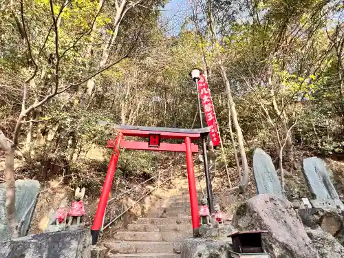 最上稲荷山妙教寺の{uncategorized: "未分類", other: "その他", undefined: "問題あり", building: "その他建物", grave: "お墓", sacred_gate: "鳥居", guardian: "狛犬", statue: "像", buddha: "仏像", history: "歴史", nature: "自然", garden: "庭園", animal: "動物", pagoda: "塔", temizu: "手水舎", mountain_gate: "山門・神門", sanctuary: "本殿・本堂", subordinate: "末社・摂社", art: "芸術", scenery: "景色", jizo: "地蔵", ema: "絵馬", goshuin: "御朱印", omikuji: "おみくじ", items: "授与品その他", amulet: "お守り", goshuincho: "御朱印帳", eats: "食事", festival: "お祭り", votive_dance: "神楽", shichigosan: "七五三参", wedding: "結婚式", experience: "体験その他", initially: "初詣", around: "周辺", anti_infection: "感染症対策"}