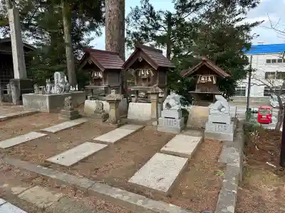 鷹日神社の{uncategorized: "未分類", other: "その他", undefined: "問題あり", building: "その他建物", grave: "お墓", sacred_gate: "鳥居", guardian: "狛犬", statue: "像", buddha: "仏像", history: "歴史", nature: "自然", garden: "庭園", animal: "動物", pagoda: "塔", temizu: "手水舎", mountain_gate: "山門・神門", sanctuary: "本殿・本堂", subordinate: "末社・摂社", art: "芸術", scenery: "景色", jizo: "地蔵", ema: "絵馬", goshuin: "御朱印", omikuji: "おみくじ", items: "授与品その他", amulet: "お守り", goshuincho: "御朱印帳", eats: "食事", festival: "お祭り", votive_dance: "神楽", shichigosan: "七五三参", wedding: "結婚式", experience: "体験その他", initially: "初詣", around: "周辺", anti_infection: "感染症対策"}