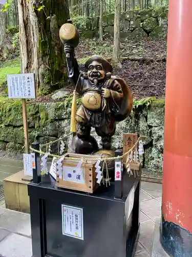 日光二荒山神社の像