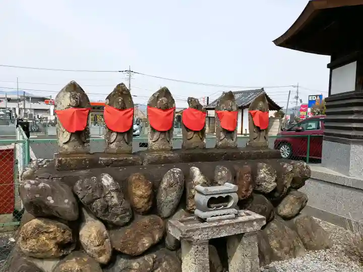 源蔵寺の{uncategorized: "未分類", other: "その他", undefined: "問題あり", building: "その他建物", grave: "お墓", sacred_gate: "鳥居", guardian: "狛犬", statue: "像", buddha: "仏像", history: "歴史", nature: "自然", garden: "庭園", animal: "動物", pagoda: "塔", temizu: "手水舎", mountain_gate: "山門・神門", sanctuary: "本殿・本堂", subordinate: "末社・摂社", art: "芸術", scenery: "景色", jizo: "地蔵", ema: "絵馬", goshuin: "御朱印", omikuji: "おみくじ", items: "授与品その他", amulet: "お守り", goshuincho: "御朱印帳", eats: "食事", festival: "お祭り", votive_dance: "神楽", shichigosan: "七五三参", wedding: "結婚式", experience: "体験その他", initially: "初詣", around: "周辺", anti_infection: "感染症対策"}