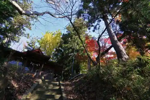 東館稲荷神社の庭園