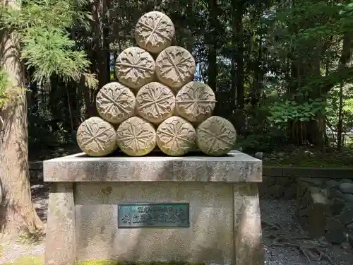 彌彦神社の{uncategorized: "未分類", other: "その他", undefined: "問題あり", building: "その他建物", grave: "お墓", sacred_gate: "鳥居", guardian: "狛犬", statue: "像", buddha: "仏像", history: "歴史", nature: "自然", garden: "庭園", animal: "動物", pagoda: "塔", temizu: "手水舎", mountain_gate: "山門・神門", sanctuary: "本殿・本堂", subordinate: "末社・摂社", art: "芸術", scenery: "景色", jizo: "地蔵", ema: "絵馬", goshuin: "御朱印", omikuji: "おみくじ", items: "授与品その他", amulet: "お守り", goshuincho: "御朱印帳", eats: "食事", festival: "お祭り", votive_dance: "神楽", shichigosan: "七五三参", wedding: "結婚式", experience: "体験その他", initially: "初詣", around: "周辺", anti_infection: "感染症対策"}