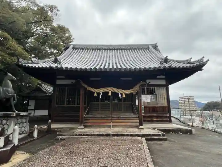 尾崎神社の{uncategorized: "未分類", other: "その他", undefined: "問題あり", building: "その他建物", grave: "お墓", sacred_gate: "鳥居", guardian: "狛犬", statue: "像", buddha: "仏像", history: "歴史", nature: "自然", garden: "庭園", animal: "動物", pagoda: "塔", temizu: "手水舎", mountain_gate: "山門・神門", sanctuary: "本殿・本堂", subordinate: "末社・摂社", art: "芸術", scenery: "景色", jizo: "地蔵", ema: "絵馬", goshuin: "御朱印", omikuji: "おみくじ", items: "授与品その他", amulet: "お守り", goshuincho: "御朱印帳", eats: "食事", festival: "お祭り", votive_dance: "神楽", shichigosan: "七五三参", wedding: "結婚式", experience: "体験その他", initially: "初詣", around: "周辺", anti_infection: "感染症対策"}