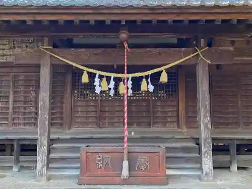 楡山神社の本殿